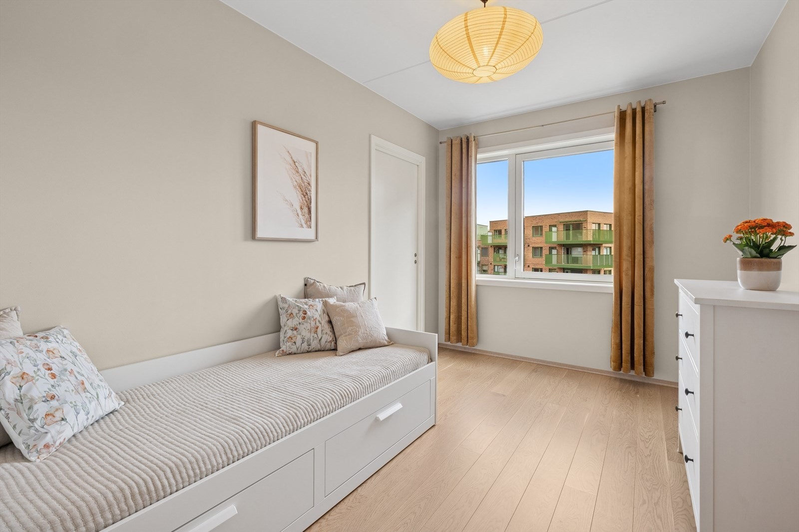 Soverom 3, med inngang til bod på 5 kvm. Galleribilde