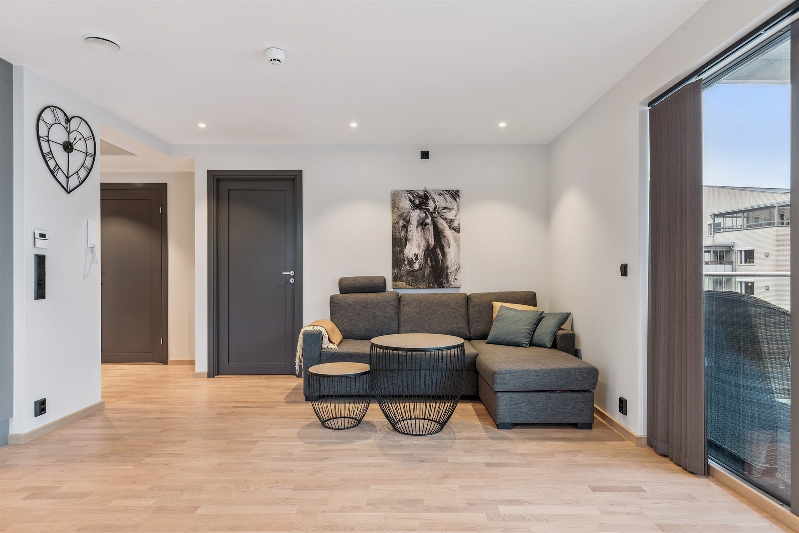 Fra stuen er det enkel tilgang til leilighetens øvrige rom. Galleribilde