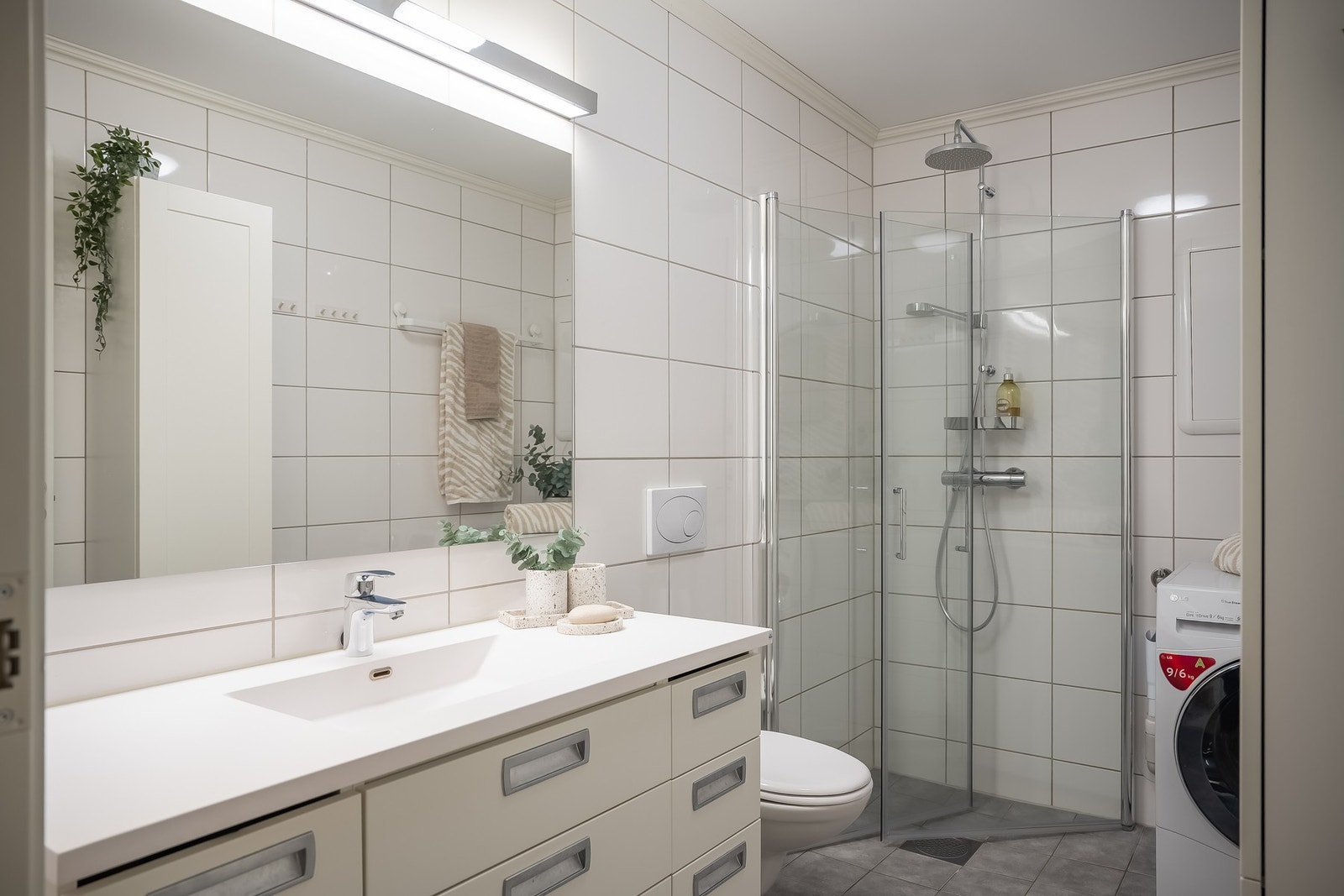 Flislagt bad med varmekabler i gulv. Galleribilde