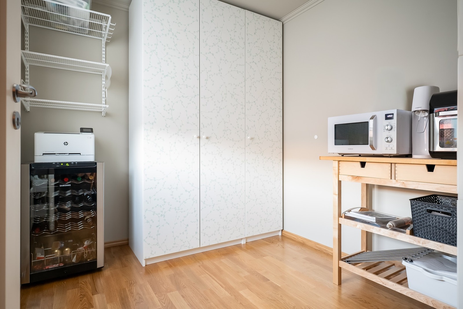 Bod ved entreen. Rommet måles til 6,5 kvm og har flere bruksmuligheter. Det er flere i Husbyhagen som har omsøkt rommet til soverom. Galleribilde