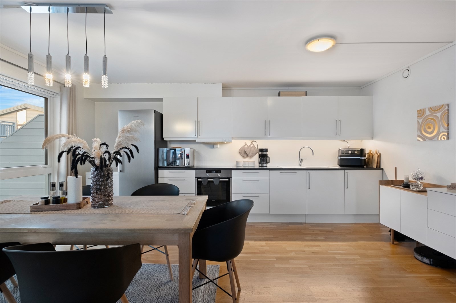 God plass til spisestue Galleribilde