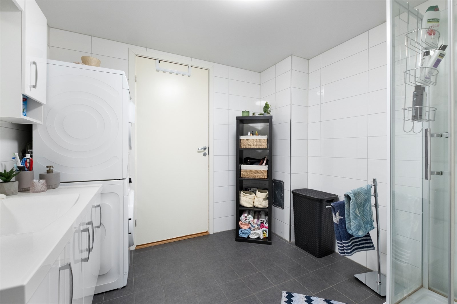 Pent flislagt bad Galleribilde