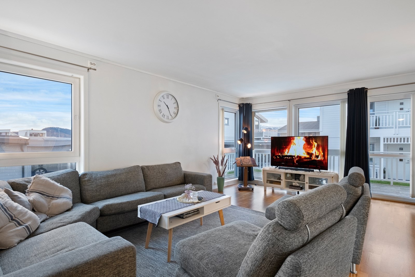 Praktisk og trivelig 3-roms leilighet fra 2012 i populært og sentralt boligområde på Valderøya Galleribilde