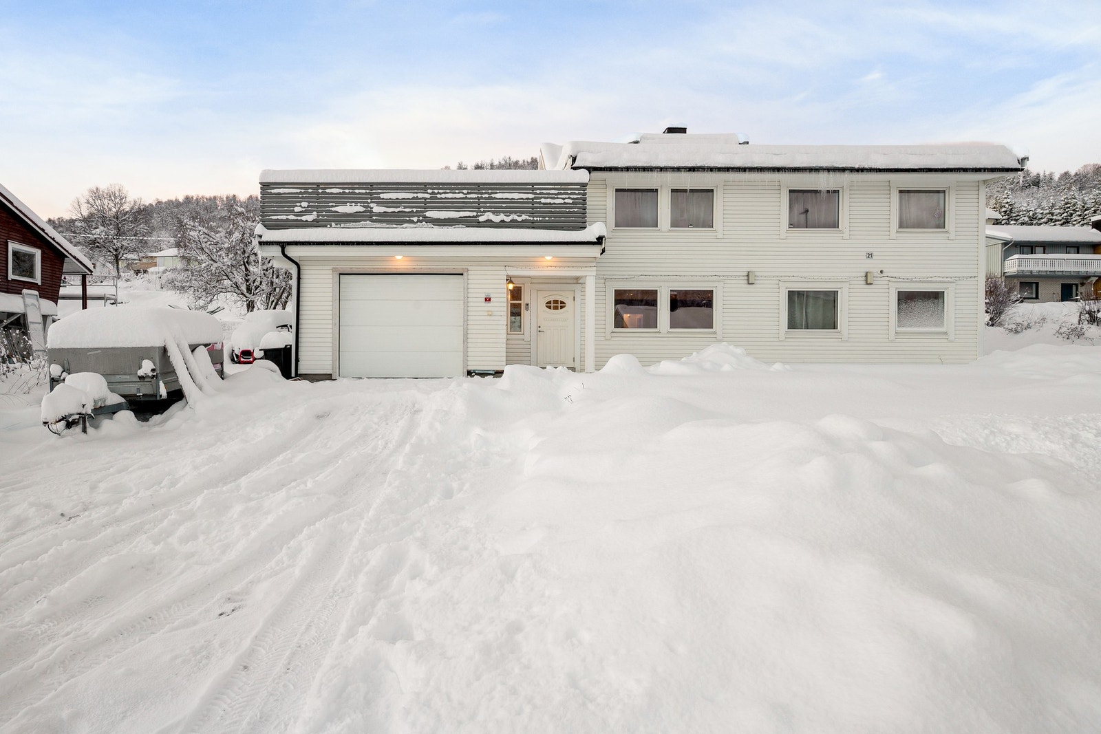 Familievennlig tomannsbolig på Bergseng med alt på ett plan, fire soverom og integrert garasje Galleribilde