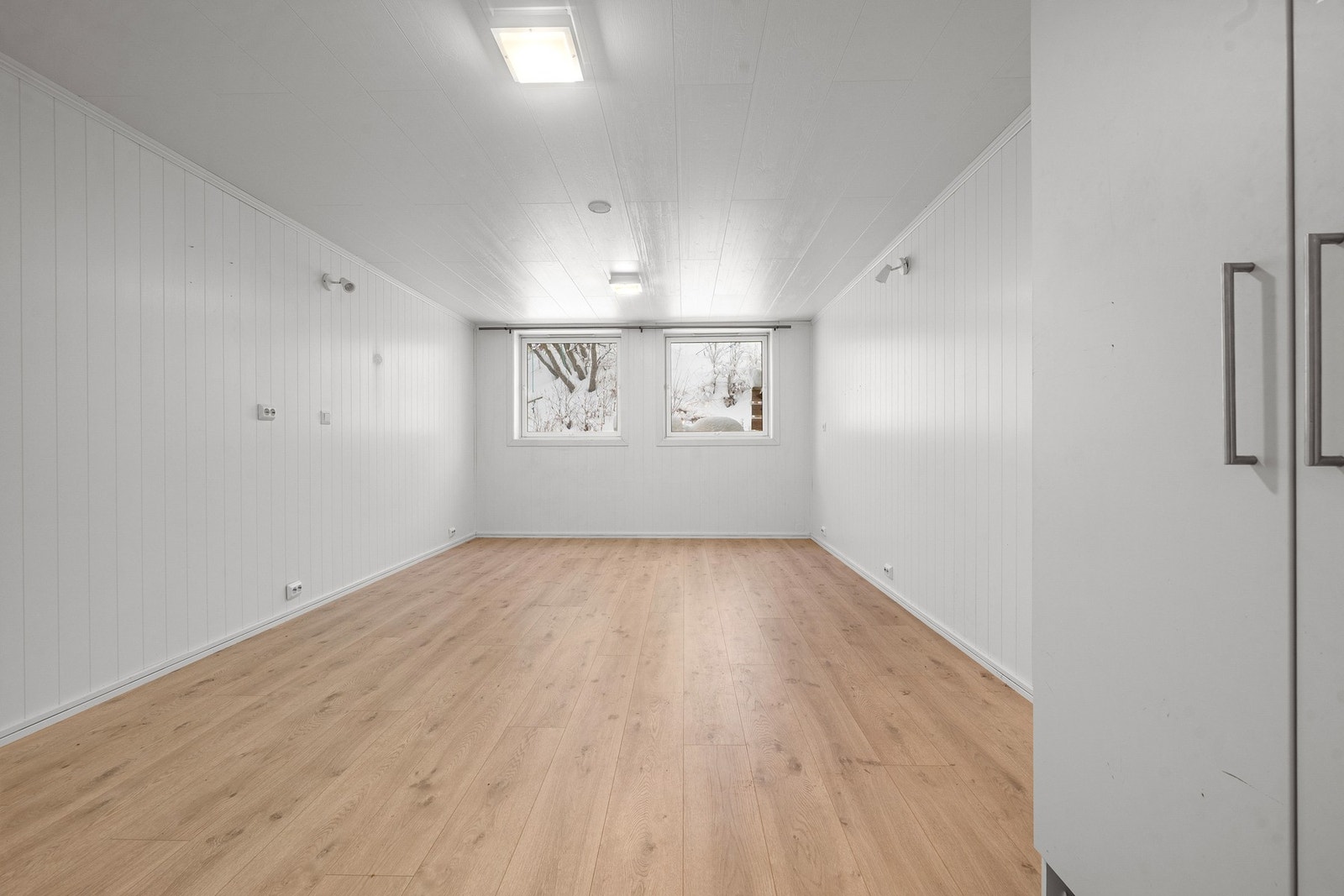 Hovedsoverommet har meget god størrelse og rikelig plass til både dobbeltseng og tilhørende møblement Galleribilde