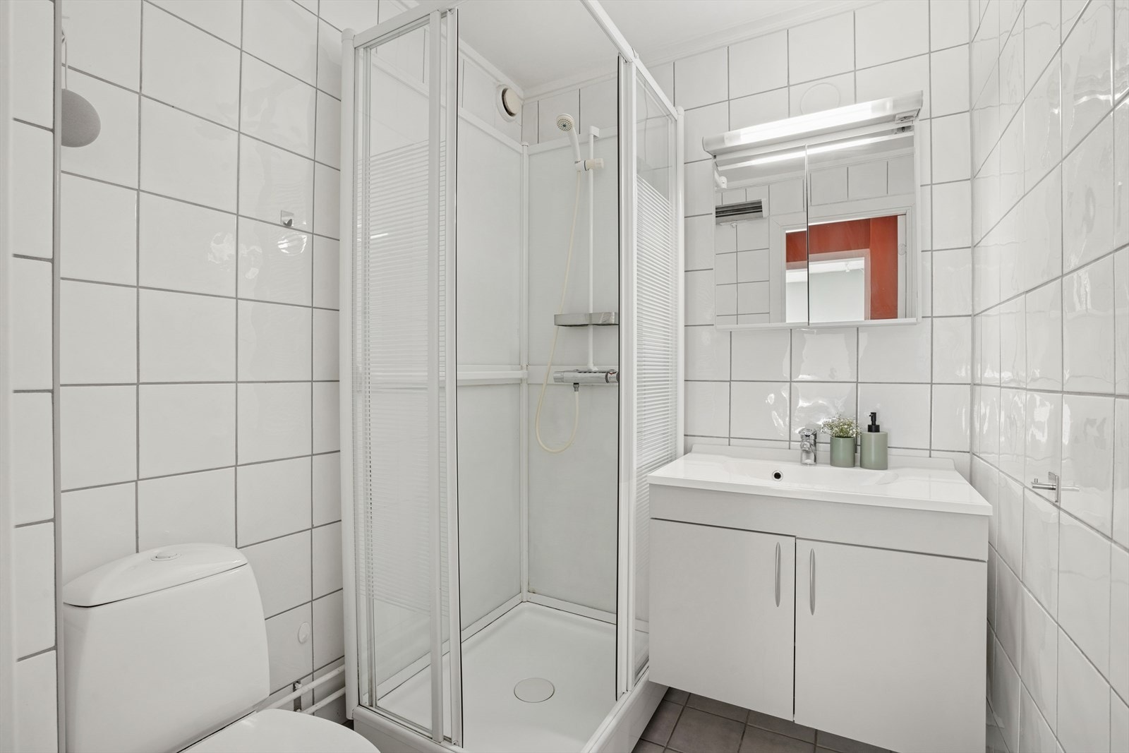 Flislagte gulv og vegger byr på et klassisk intrykk. Galleribilde