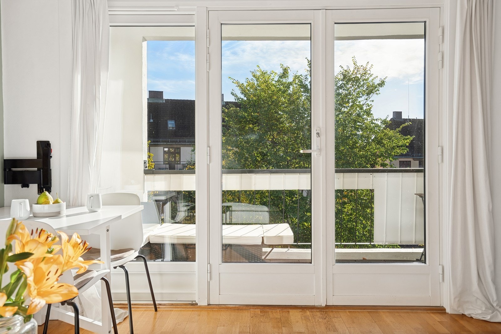 Fra stuen har du adkomst til balkongen på 10kvm. Galleribilde