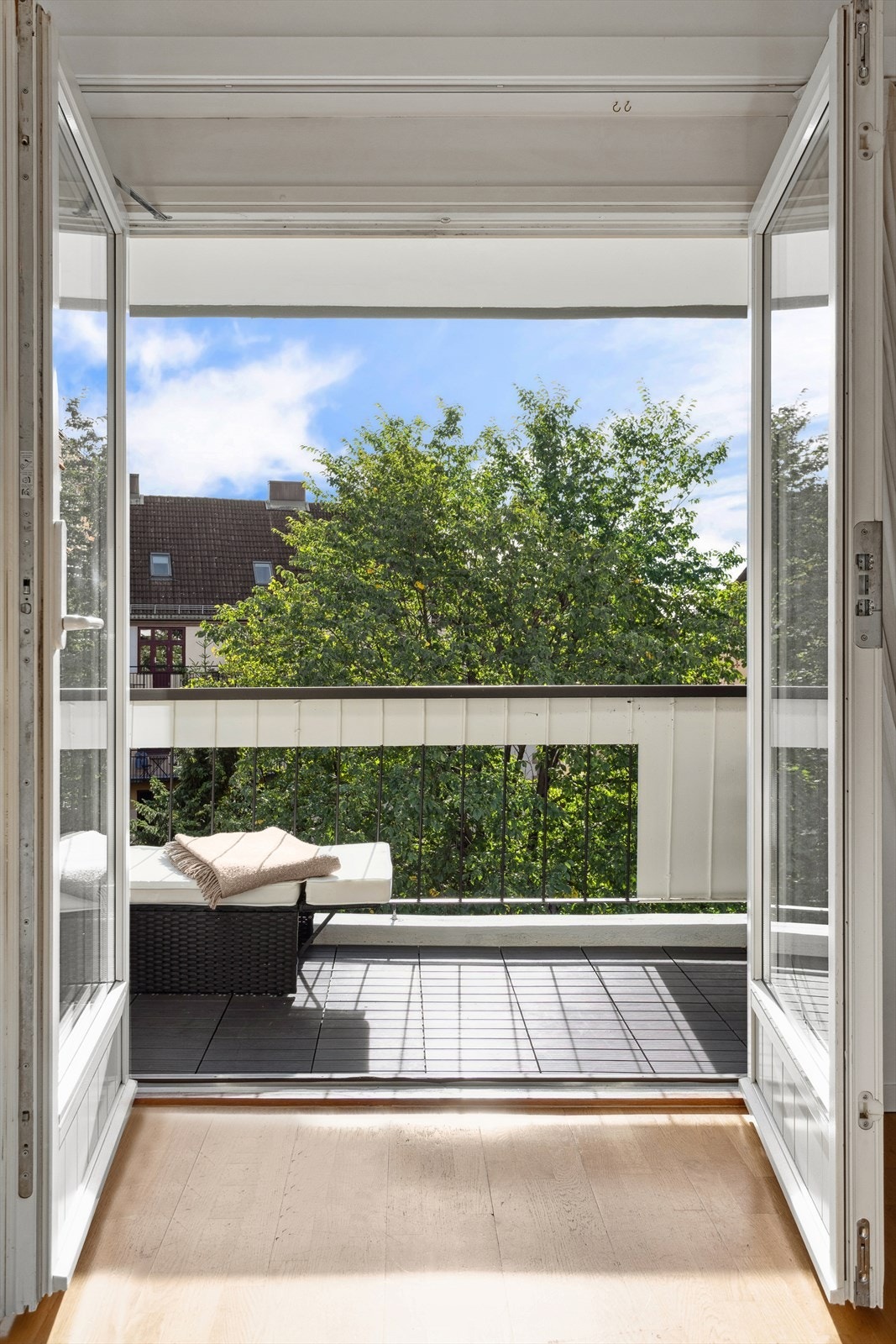 Leilighetens høydepunkt er den romslige balkongen. Galleribilde