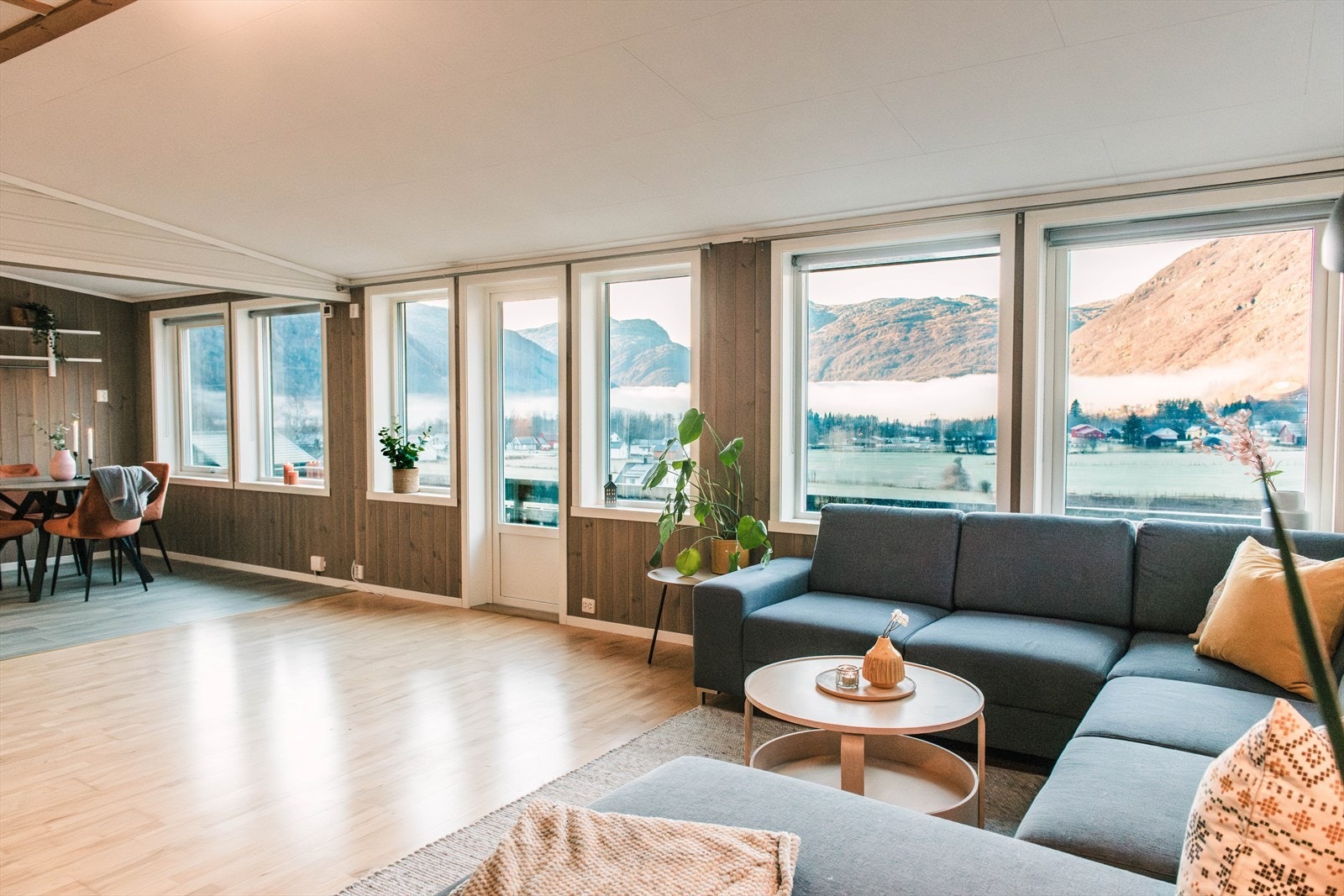 Store vinduer som sikrer godt med lysinnslipp. Galleribilde