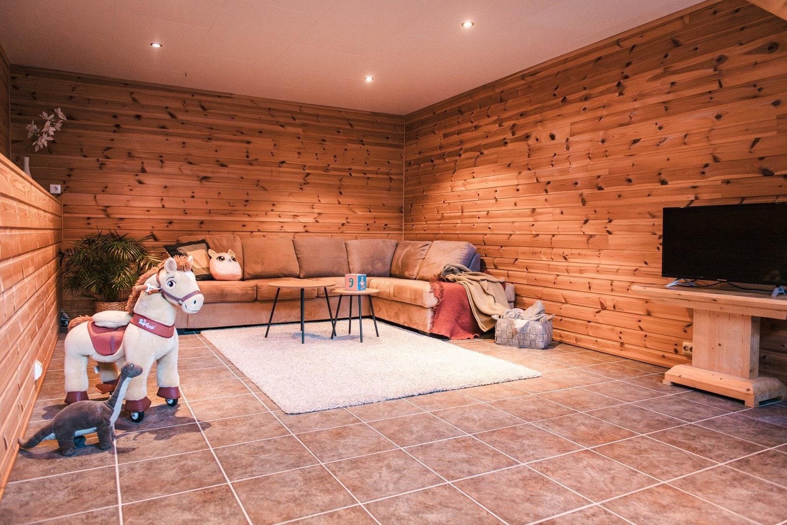 Innredet kjellerstue. Galleribilde