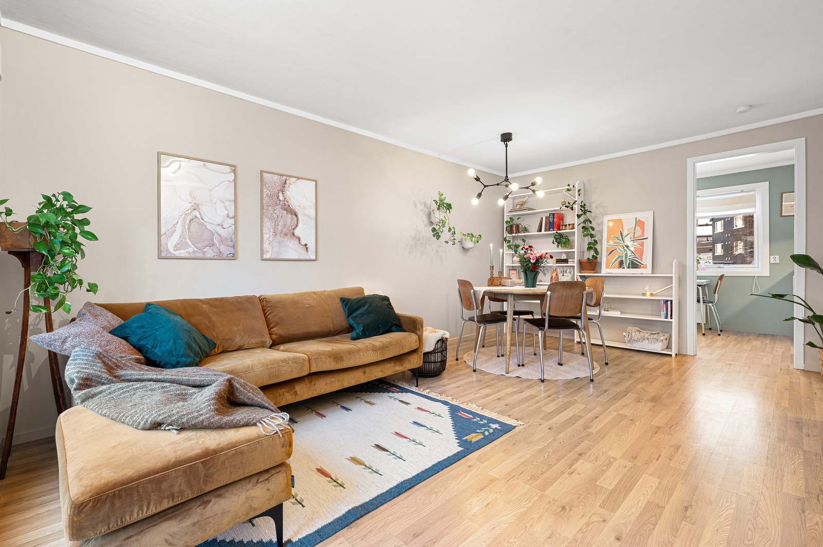 Stuen måler 19,5 m². Galleribilde