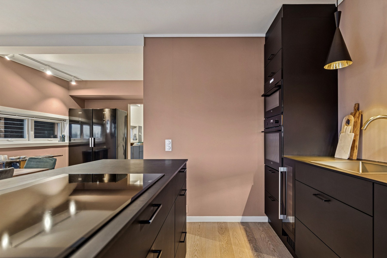 Løsningen er både funksjonell i hverdagen og godt egnet når man har gjester. Galleribilde