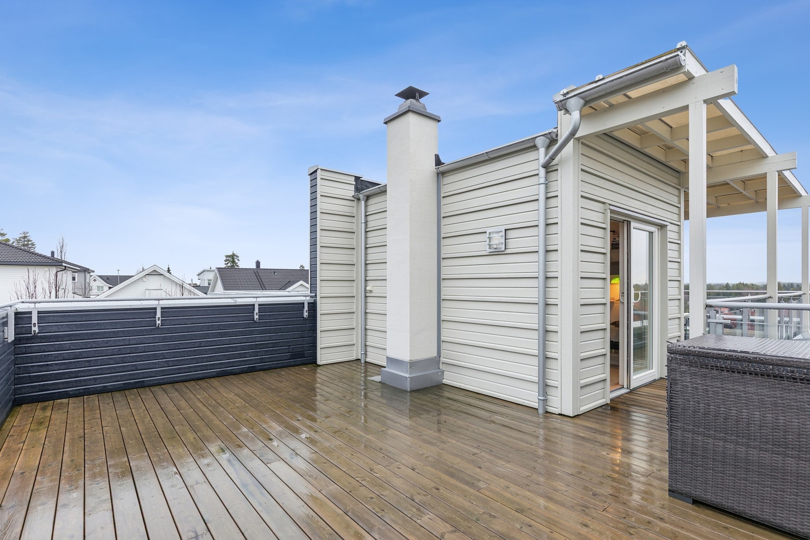 Boligen kan også by på en romslig takterrasse på hele 59 m2 hvorav 17m2 er overbygget. Galleribilde