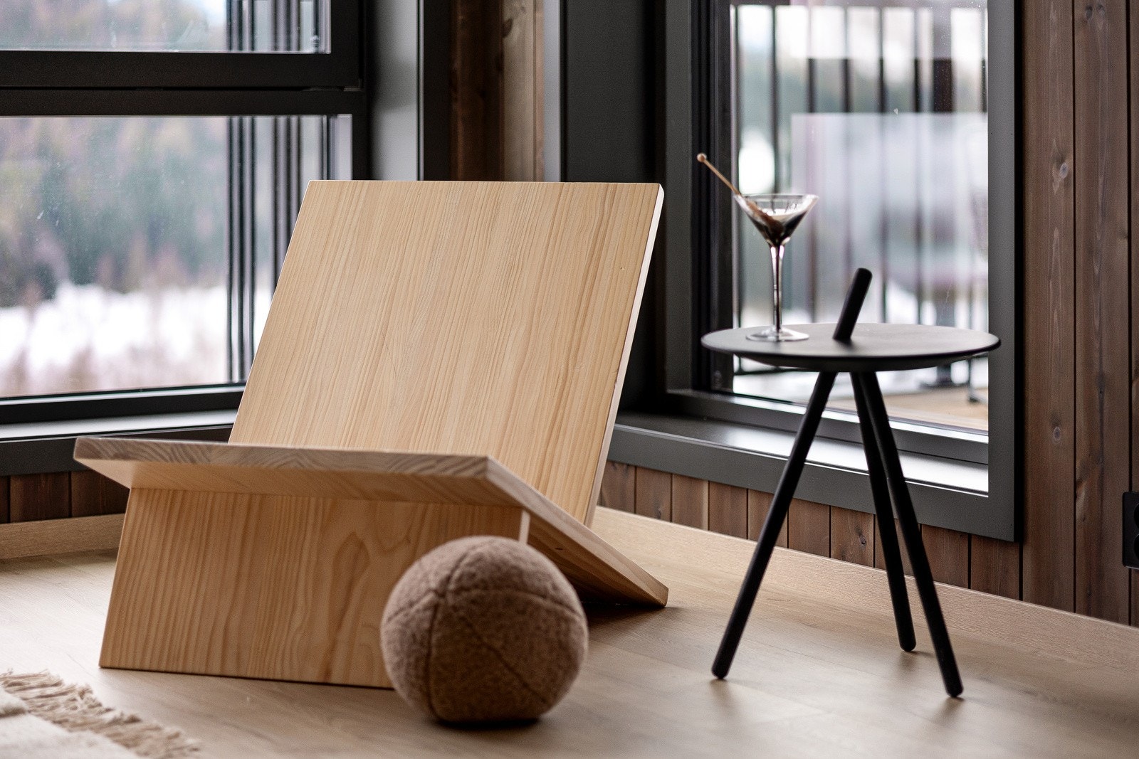 Det romslige stuearealet gir gode møbleringsmuligheter. Her kan man møblere i ulike soner, Galleribilde