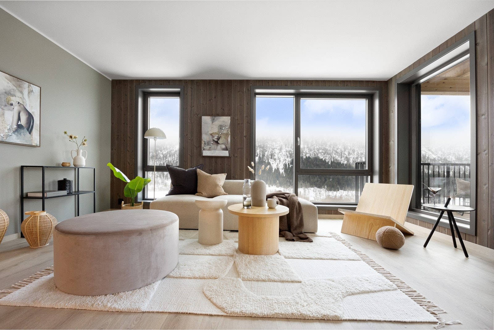 Stue har stilfull enstavs laminat på gulv. Vegger består av slettbehandlet malt gips, kombinert med kontrastvegger med trepanel. Galleribilde