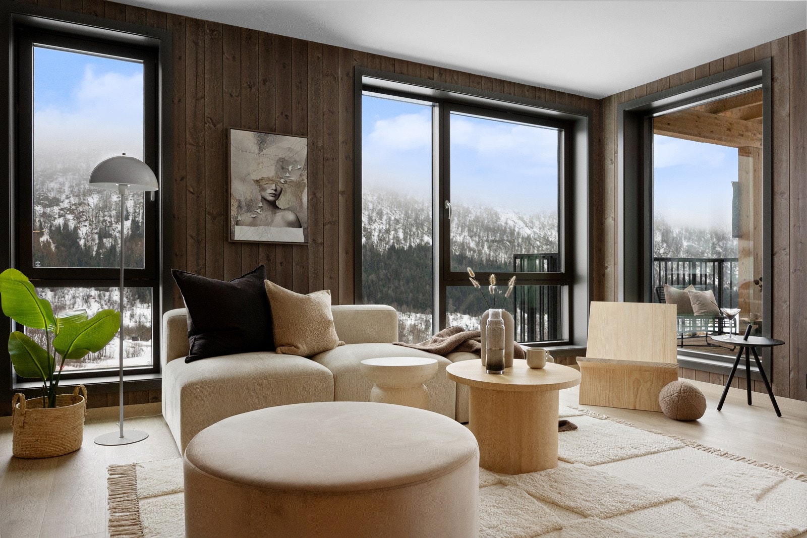 Lekker, luftig stue med store vindusflater og flotte kvaliteter. Galleribilde