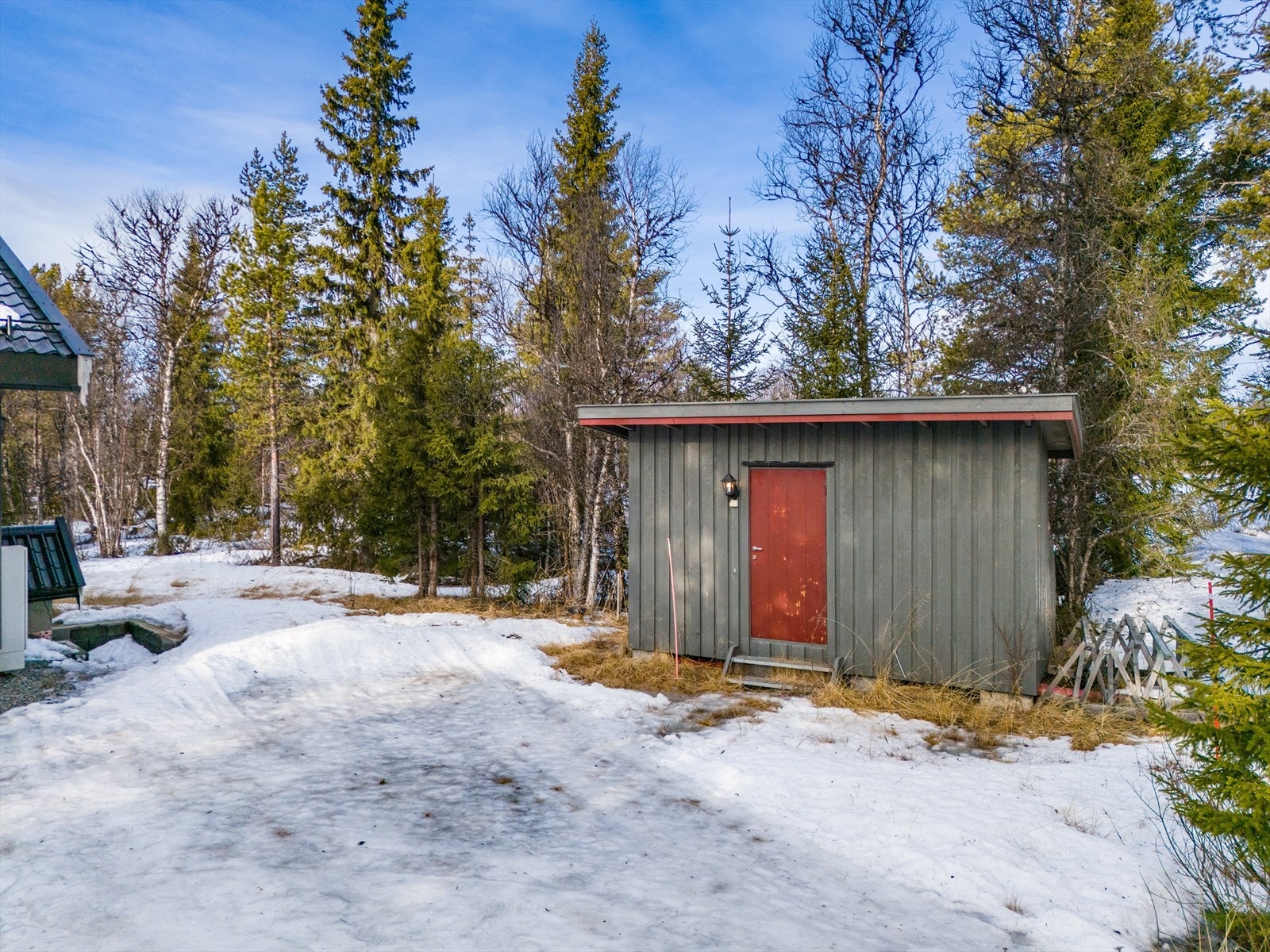 Utvendig bod med god plass til oppbevaring. Galleribilde