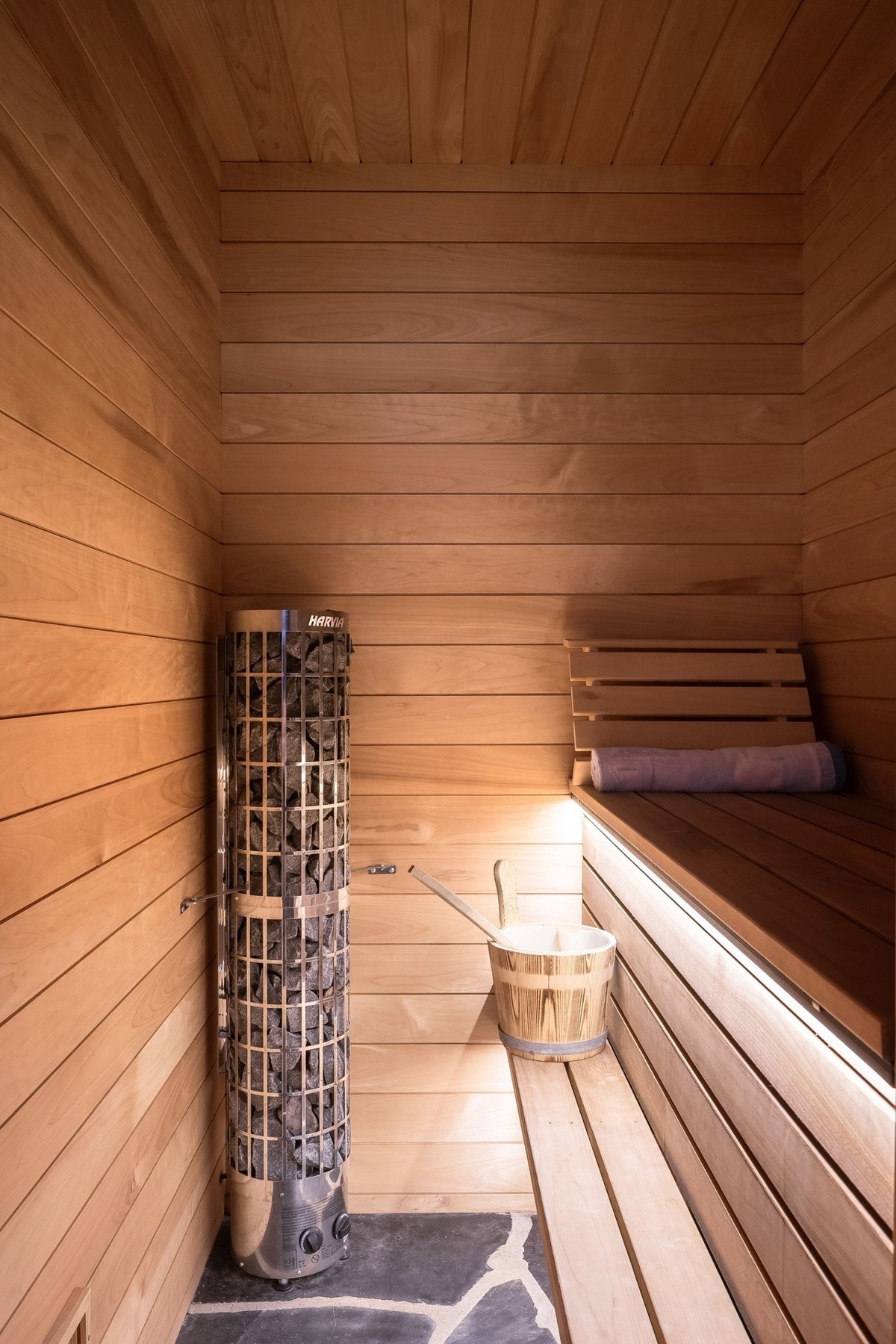 Hyttas badstue tilknyttet badet i underetasjen. Galleribilde