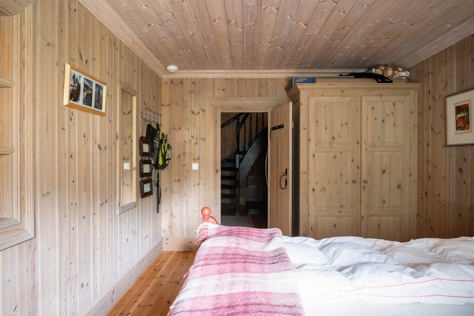 På hovedsoverommet er det også god plass til stort garderobeskap. Galleribilde