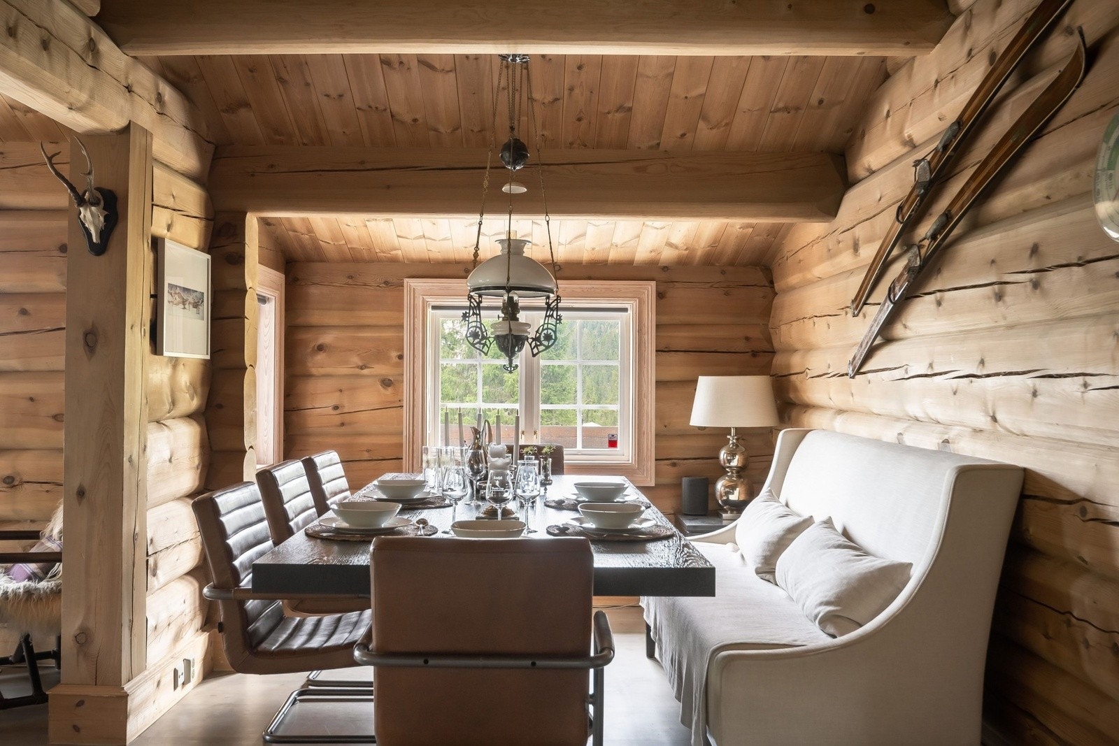 Det er god plass til stor spisegruppe. Galleribilde