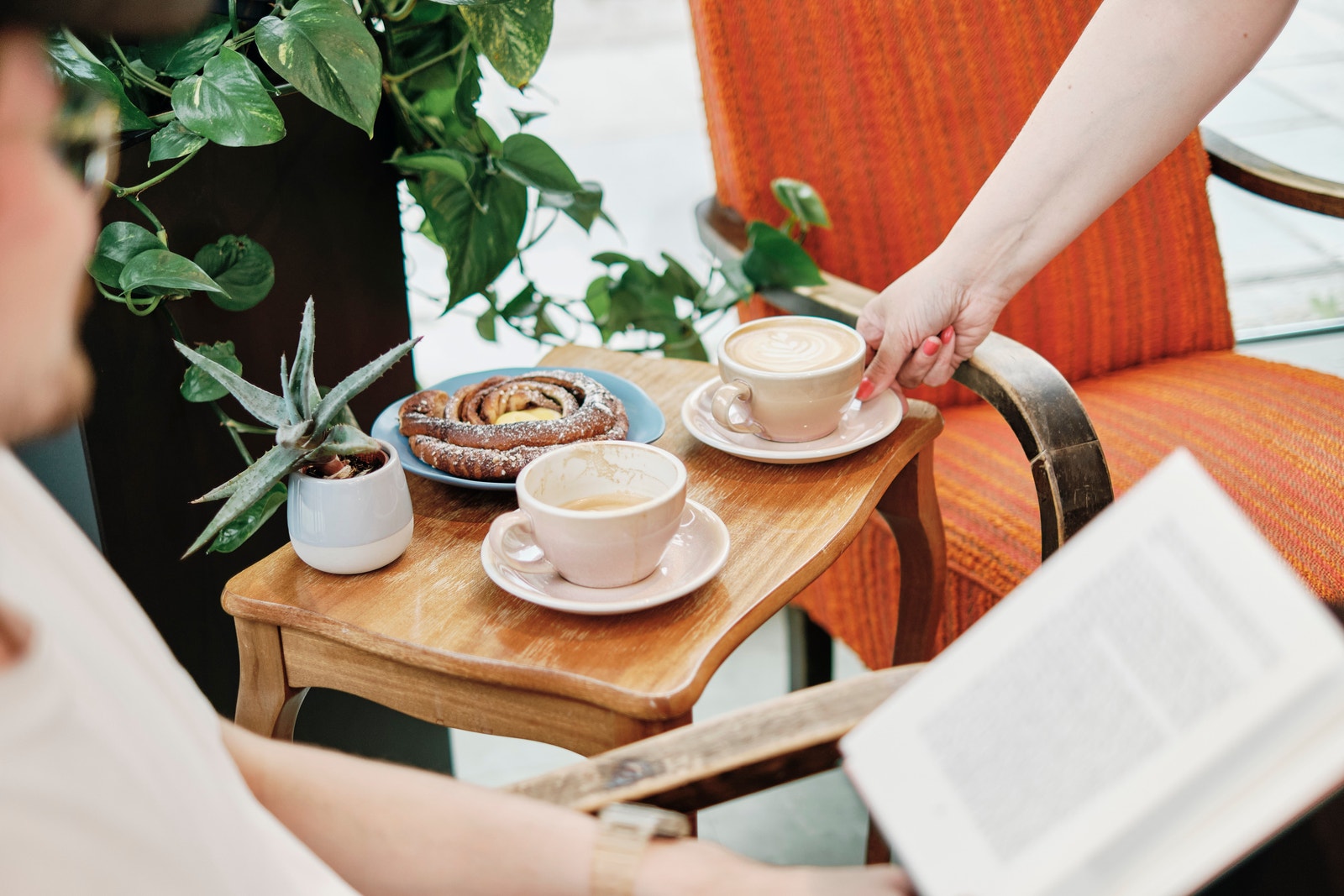 I første etajse på Abels gate 5 finner du Slabberas, ett av områdets flere kafeer og spisesteder. Galleribilde