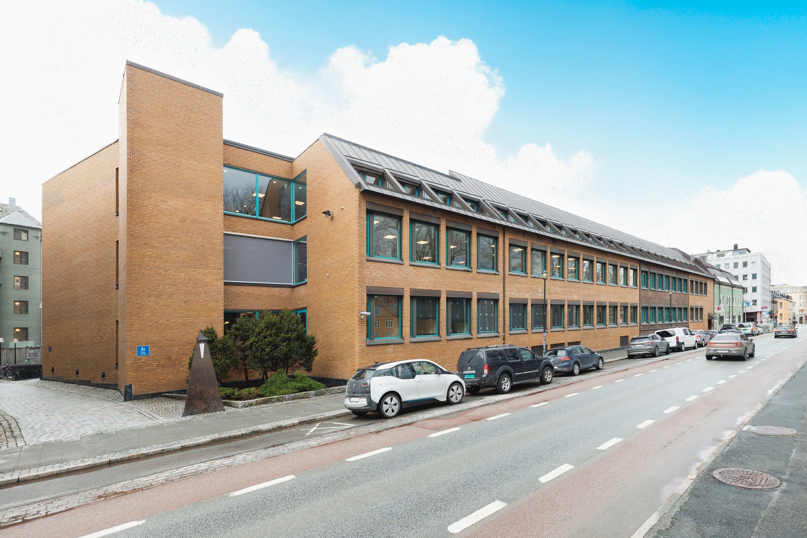 Ta kontakt for en nærmere presentasjon av bygget og arealene som er ledig! Galleribilde