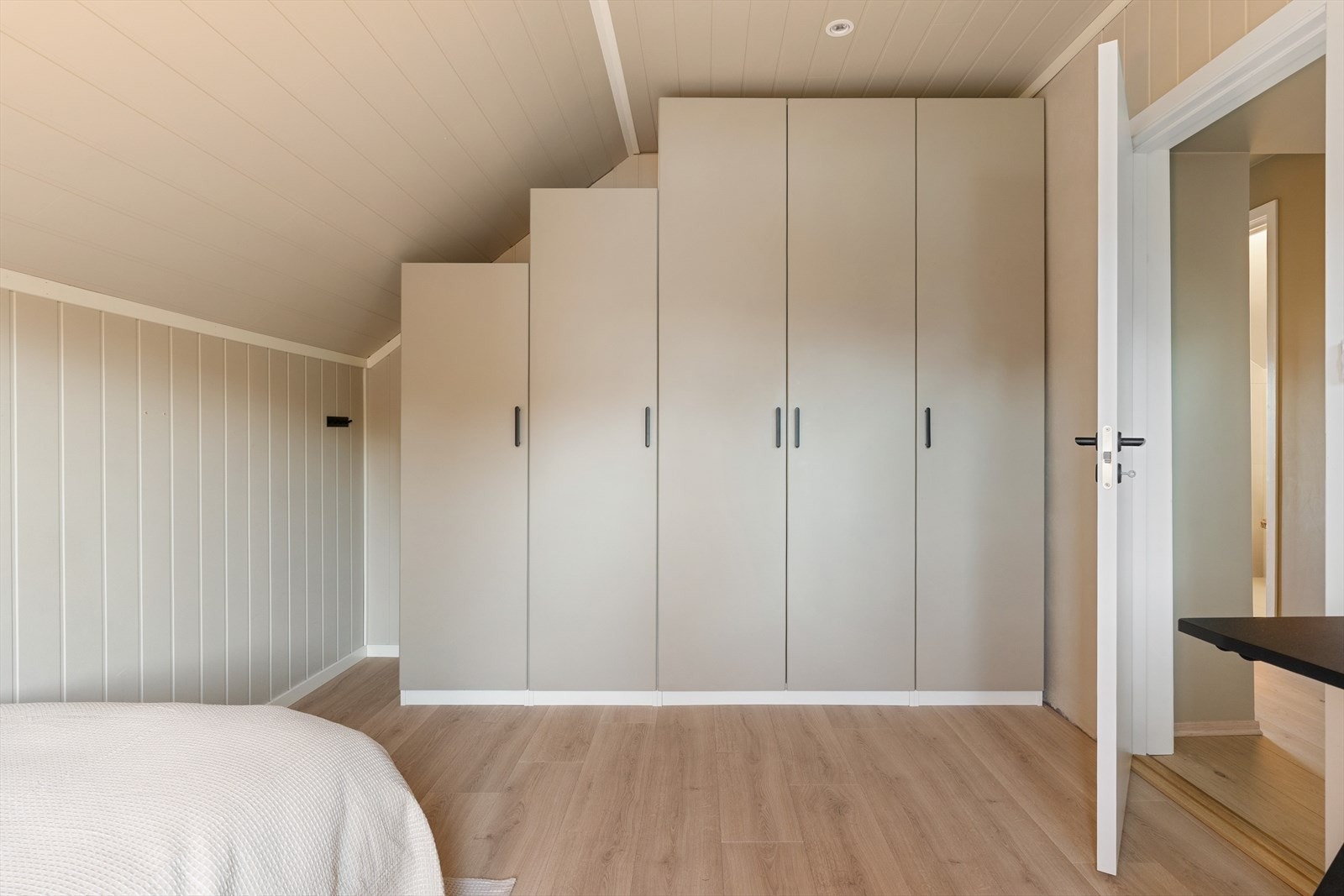 God plass til garderobeskap. Galleribilde