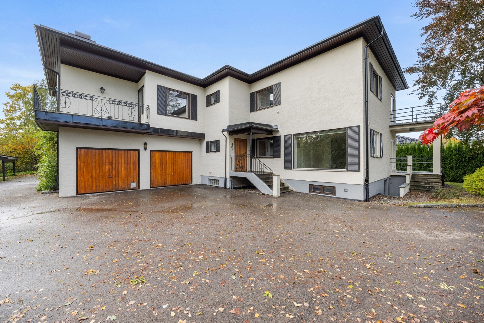 Fasaden (murkonstruksjon) er pusset og behandlet i 2025. Galleribilde