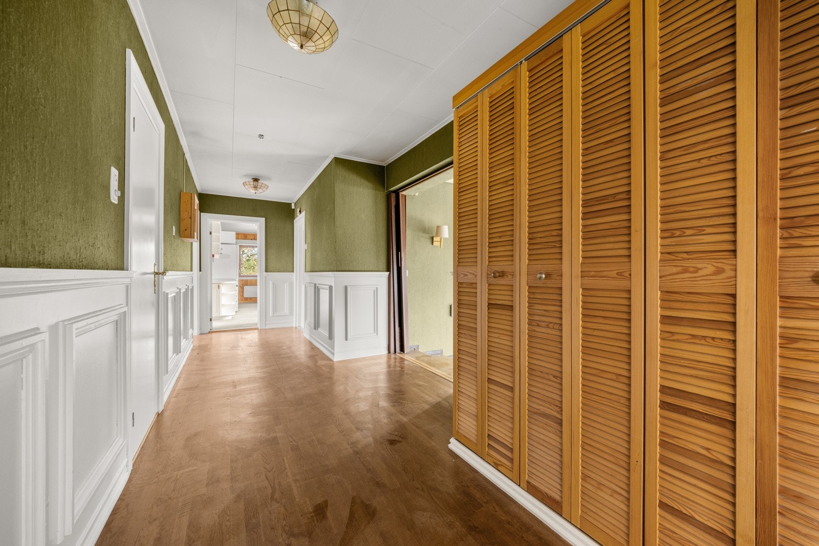 Gang/hall med masse garderobeplass Galleribilde