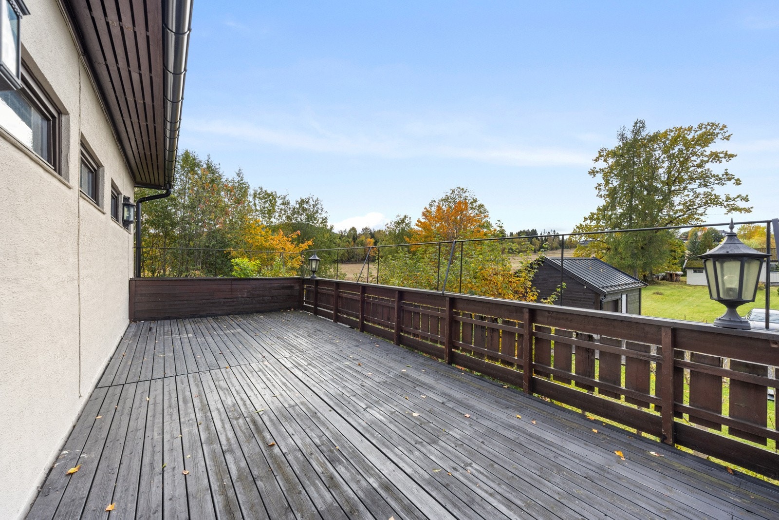 Stor terrasse mot vest - her er det deilig ettermiddag/kveldssol Galleribilde