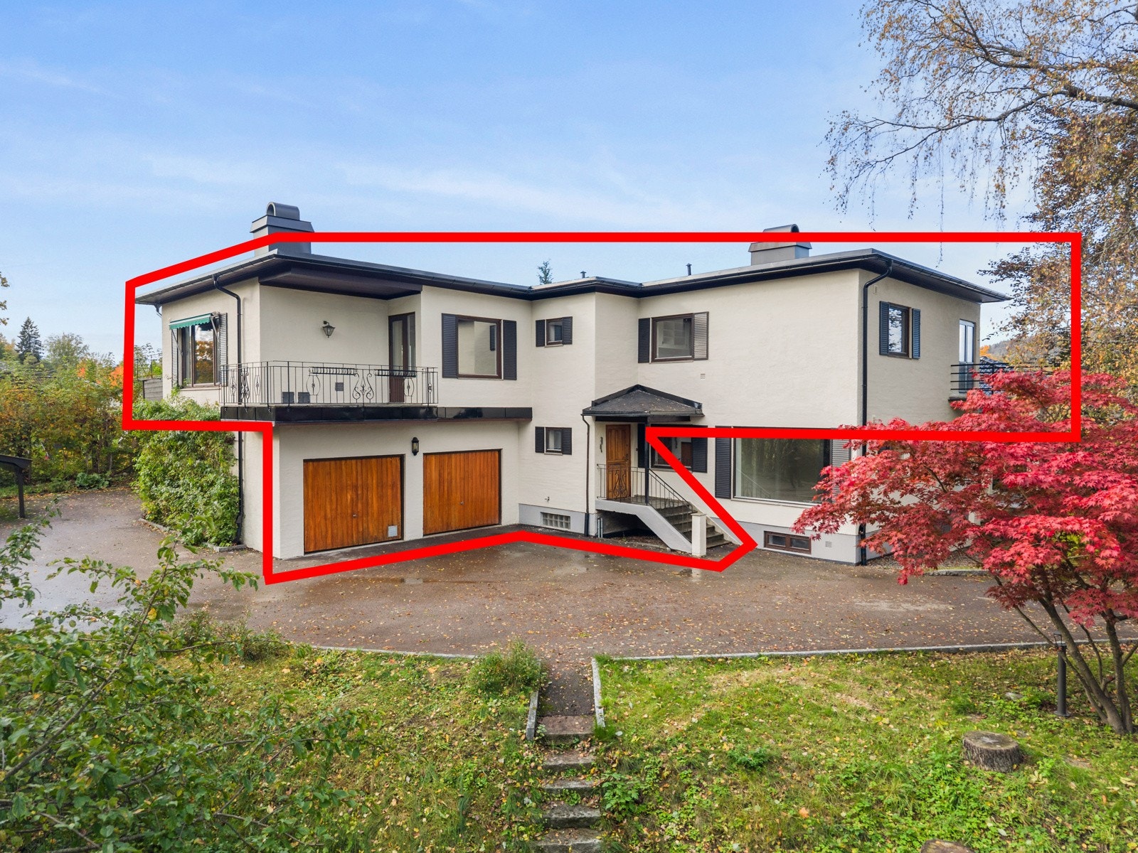 Inngang i 1.etg. Integrert dbl. garasje ved siden av inngangsparti. Galleribilde