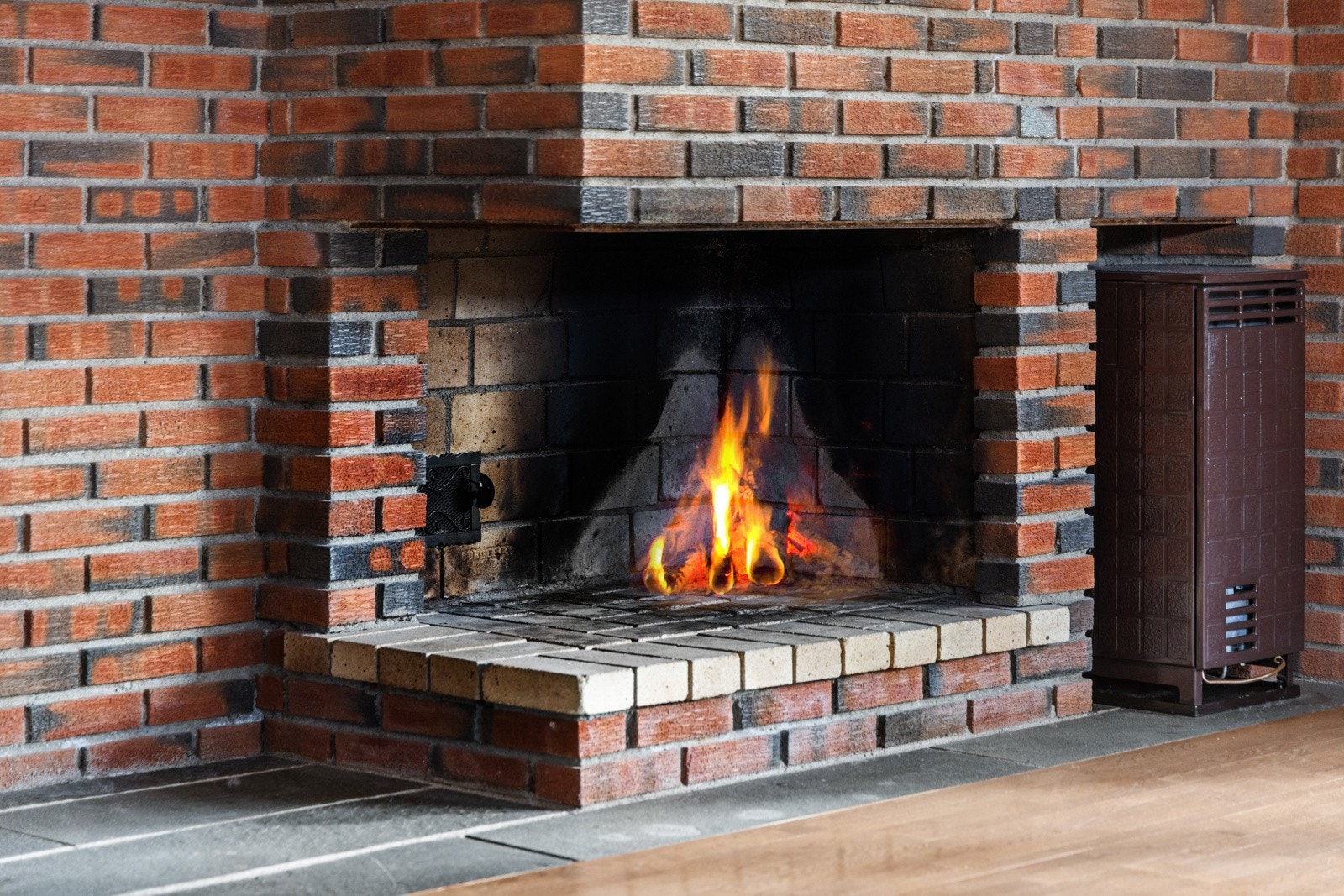 Boligen har fire ildsteder Galleribilde