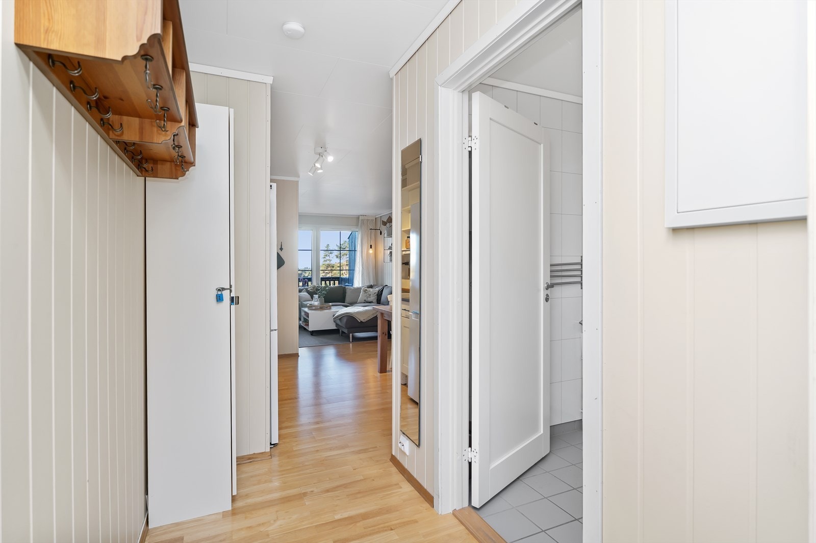 I entréen er det godt med plass til sko og yttertøy. Galleribilde