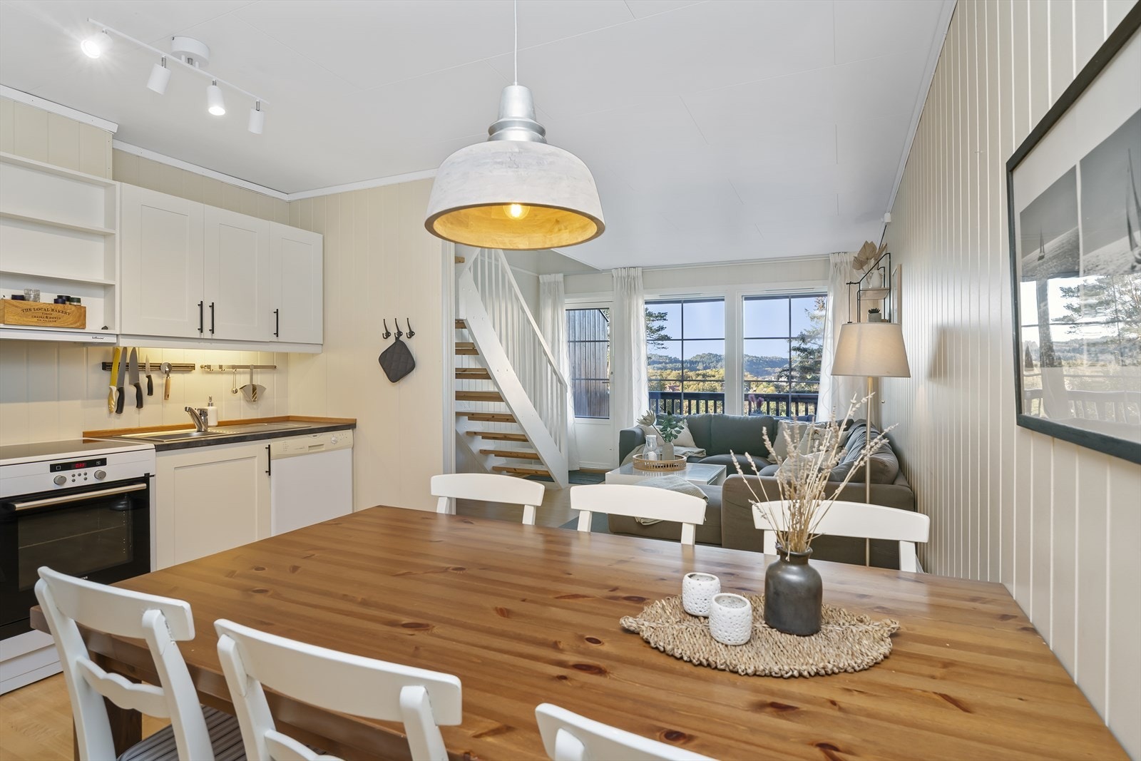 Det er også god plass til spisebord på kjøkkenet. Galleribilde