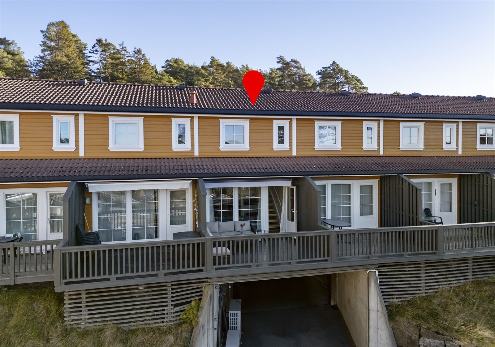 Leiligheten har terrasse med utgang fra stuen Galleribilde