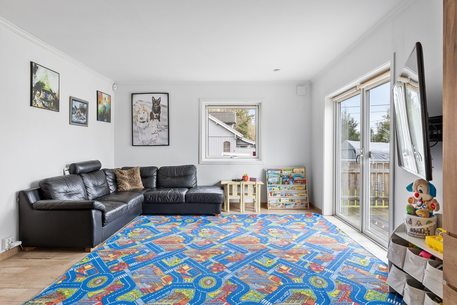 Eneboligen er oppført i 1946 og har et bruksareal på 158 m² fordelt over to etasjer og kjeller. Galleribilde