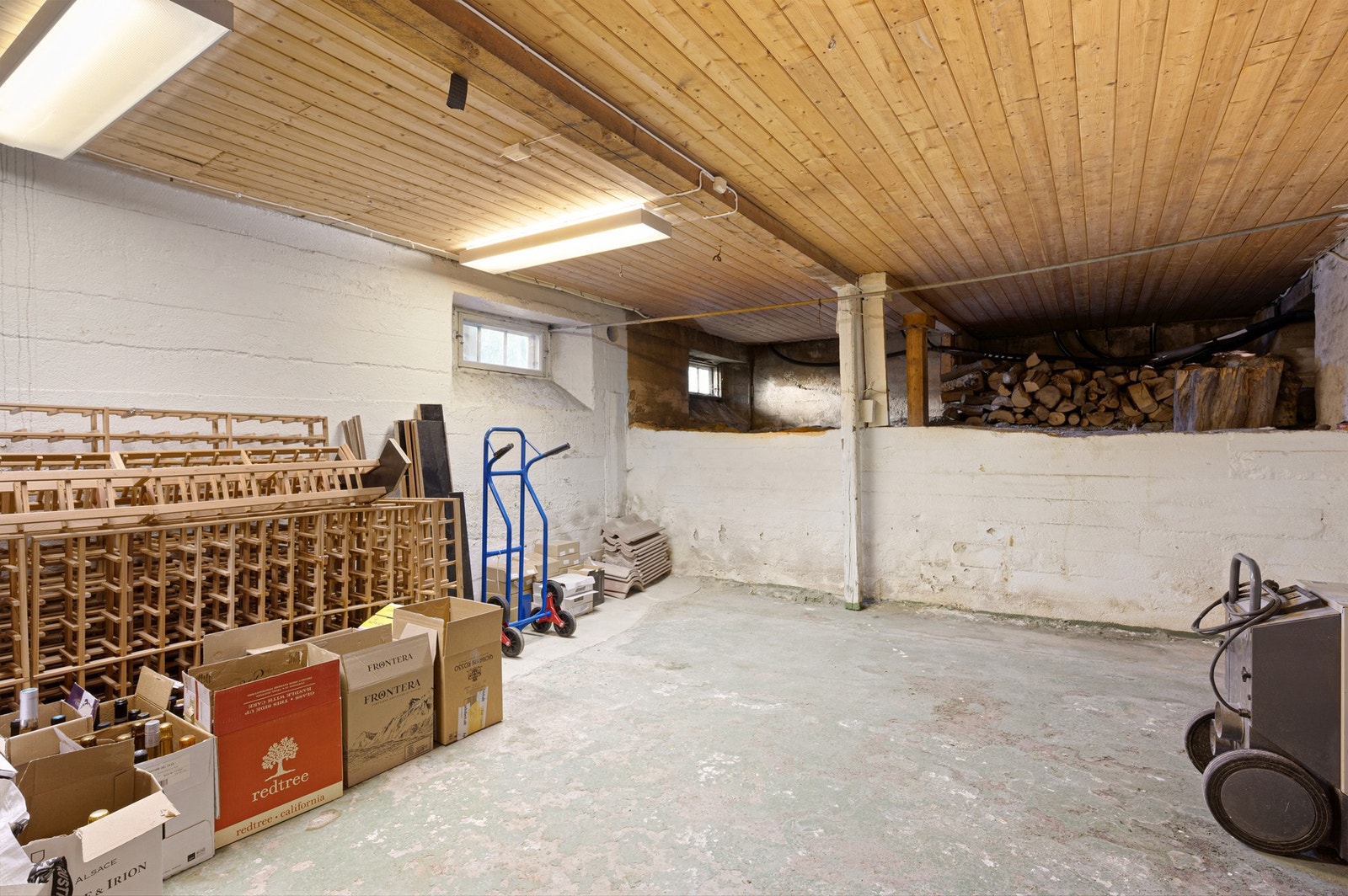 Godt med bodplass i kjelleretasjen. Galleribilde