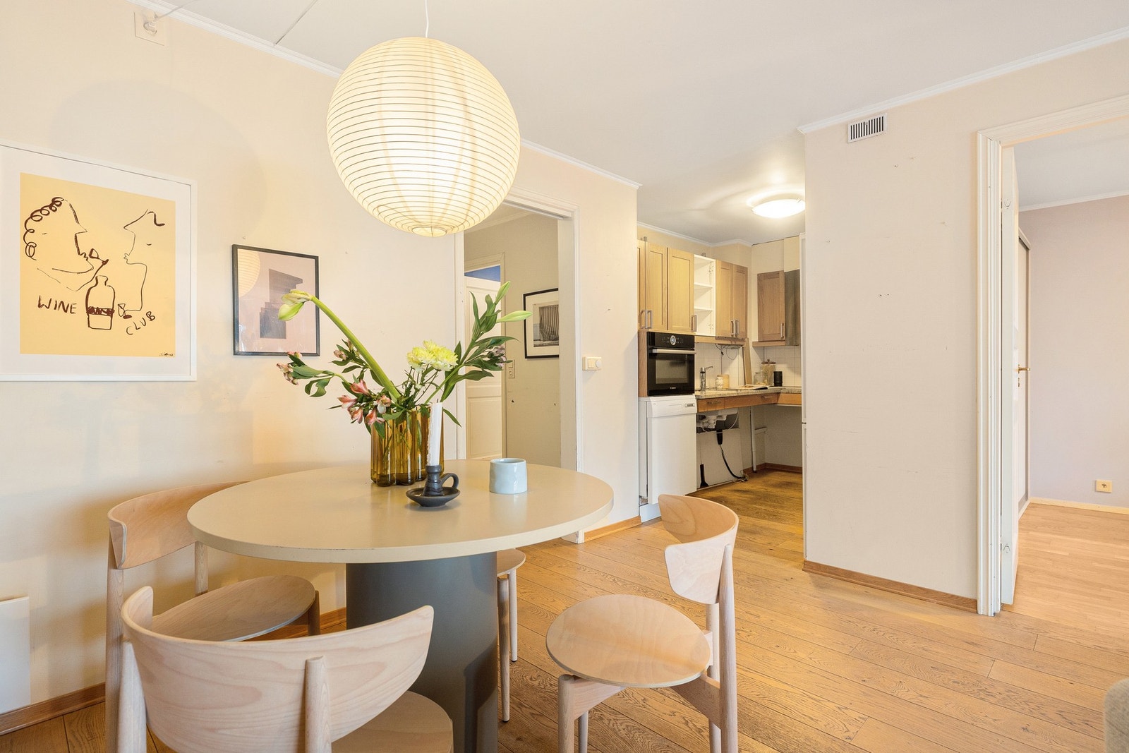 Dette er en perfekt bolig for deg som ønsker et lunt og rolig hjem med nærhet til natur og som samtidig ser verdien i å tilpasse boligen etter egen smak. Galleribilde