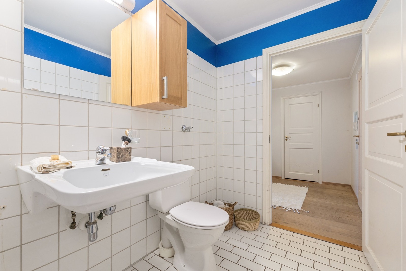 Det er opplegg til vaskemaskin på badet. Galleribilde