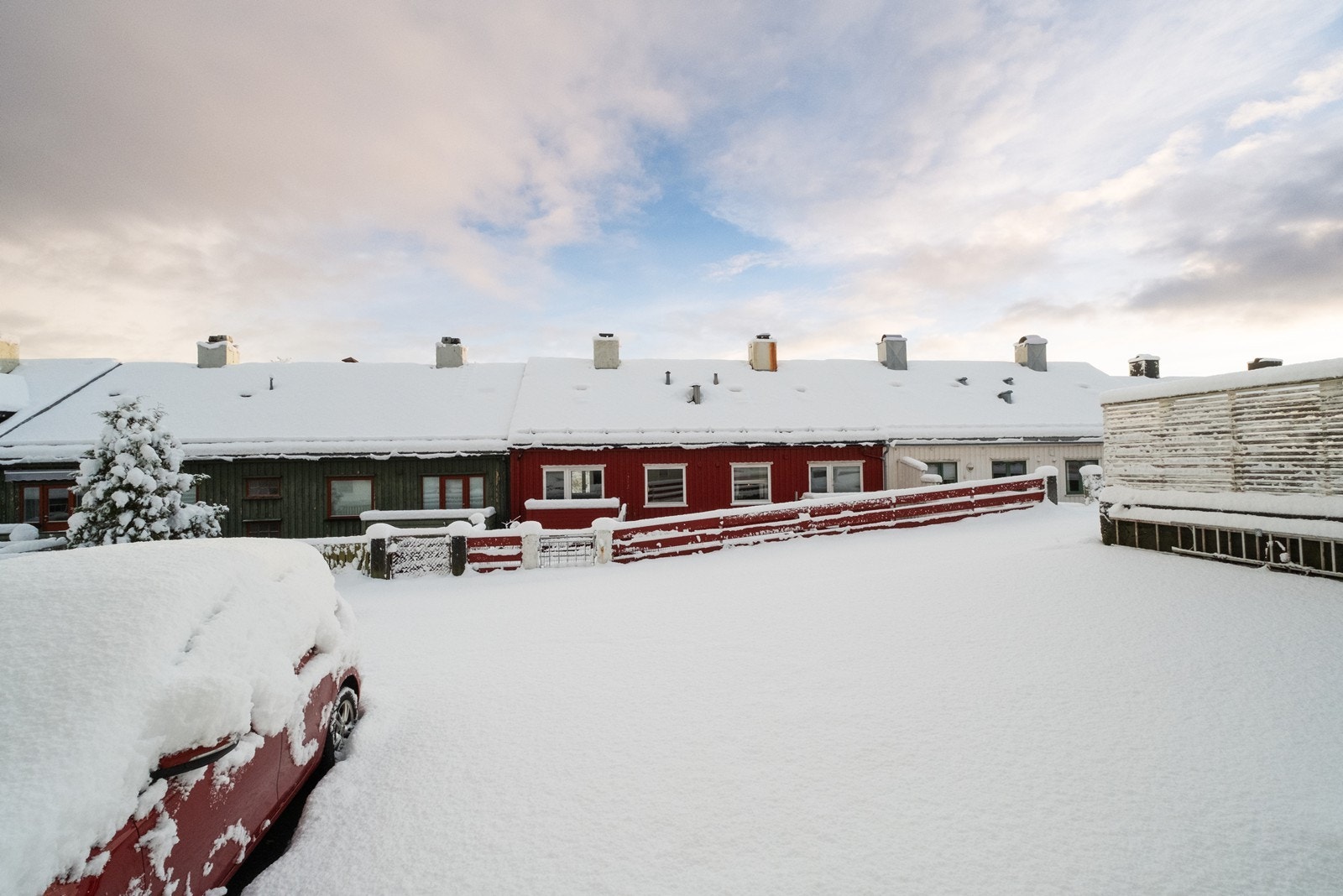 Felles bakgård med parkeringsplass Galleribilde
