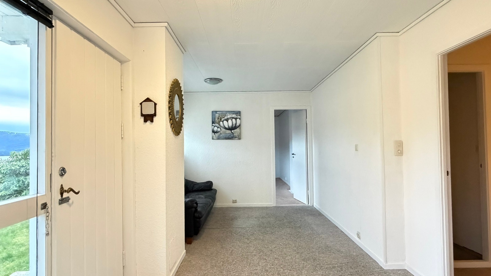 Underetasje - åpen gang/kjellerstue Galleribilde