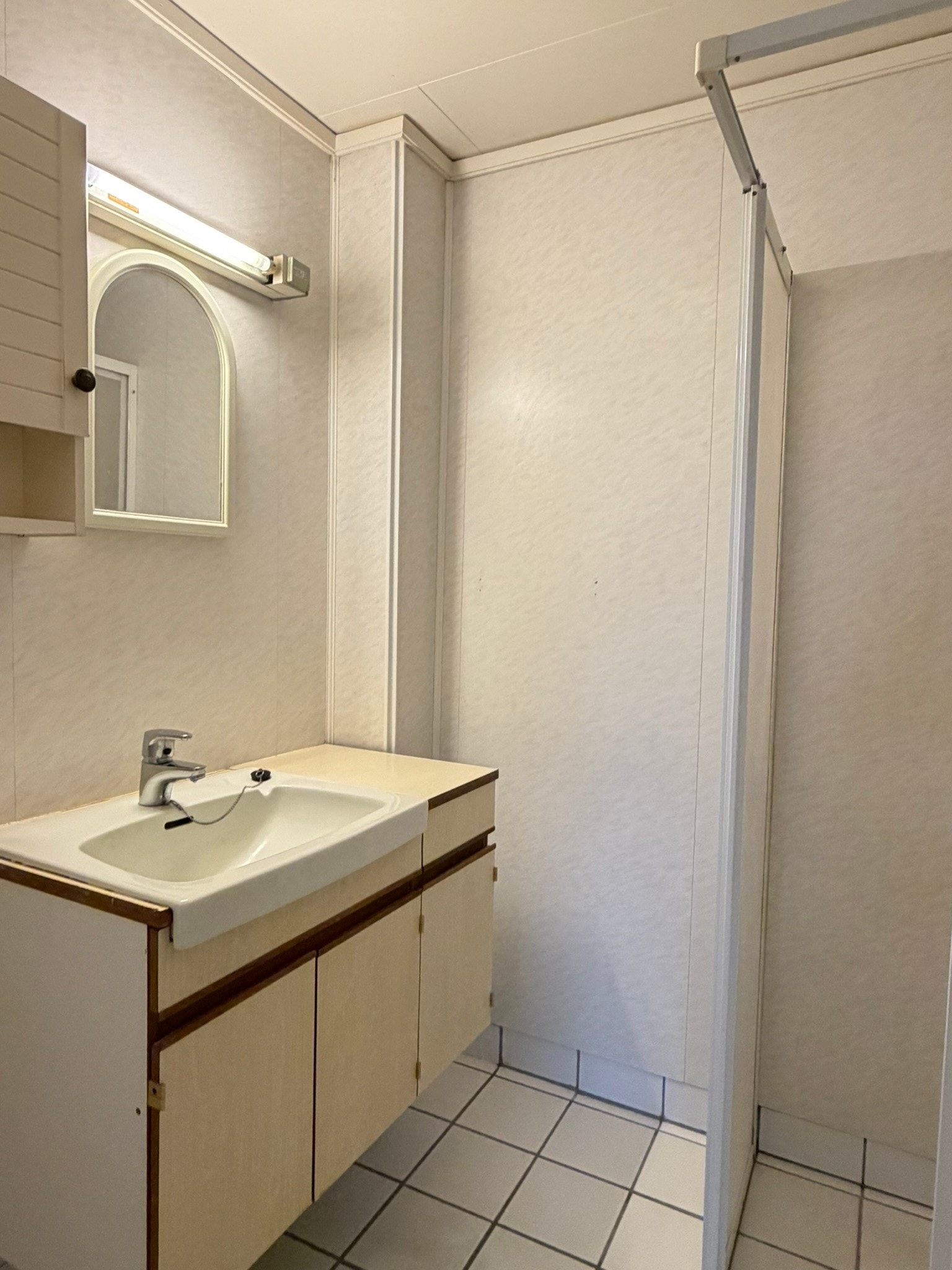 Underetasje - baderom med vask/dusj (godkjent som tørkerom) Galleribilde