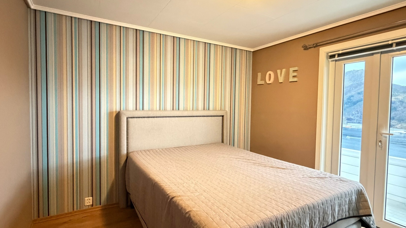 Hovedetasje - hovedsoverom Galleribilde