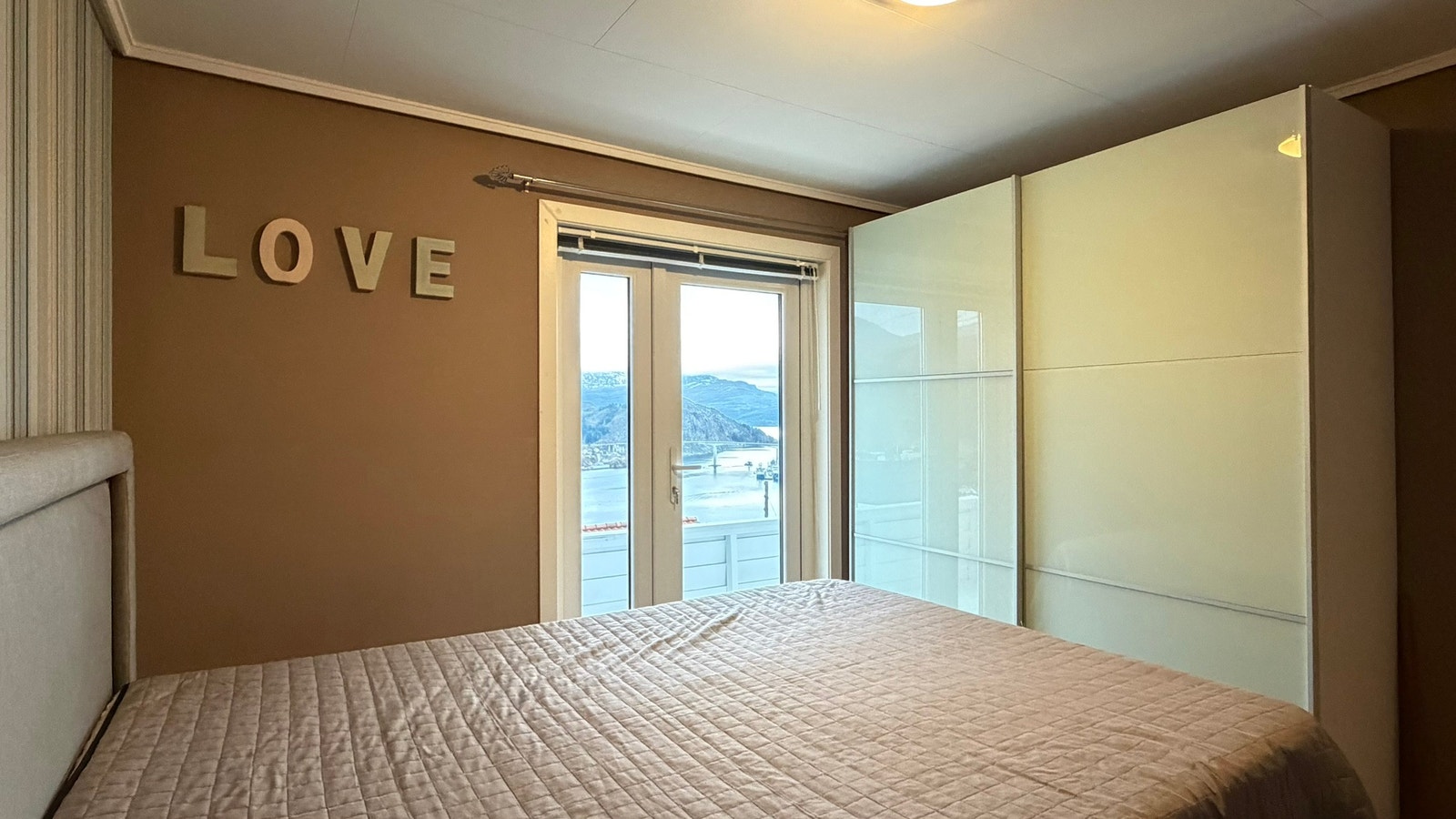 Hovedetasje - hovedsoverom Galleribilde