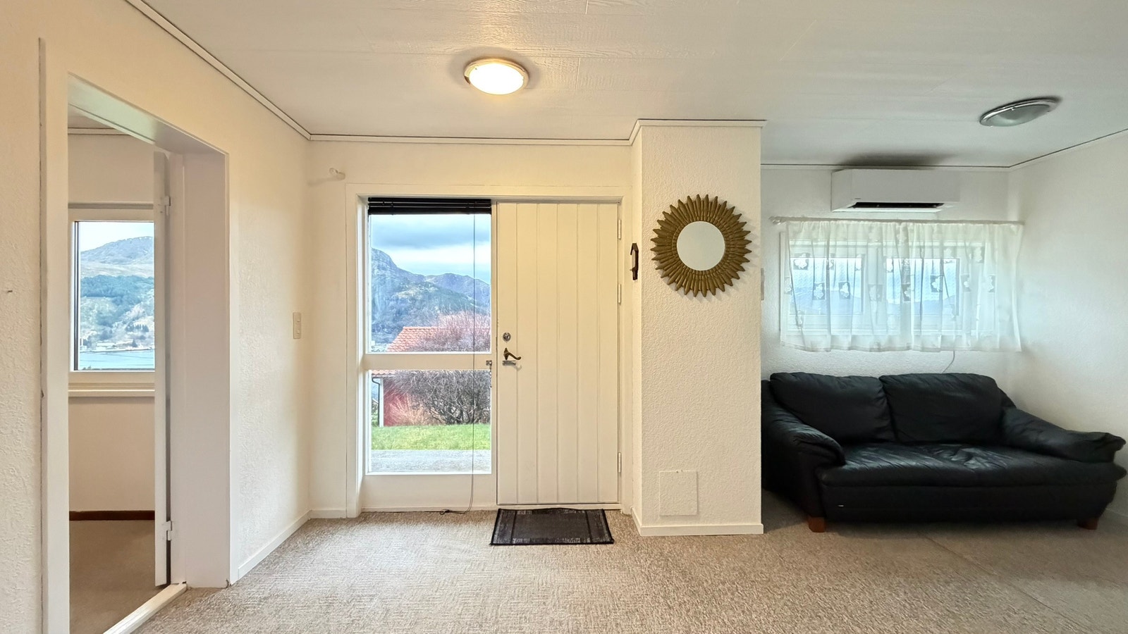 Underetasje - åpen gang/kjellerstue Galleribilde