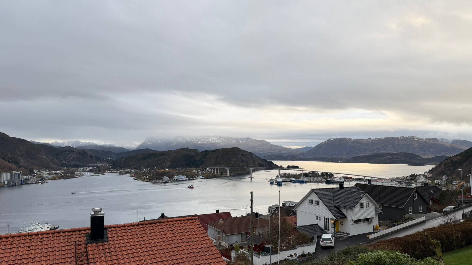 Hovedetasje - utsikt fra altan utenfor kjøkken Galleribilde