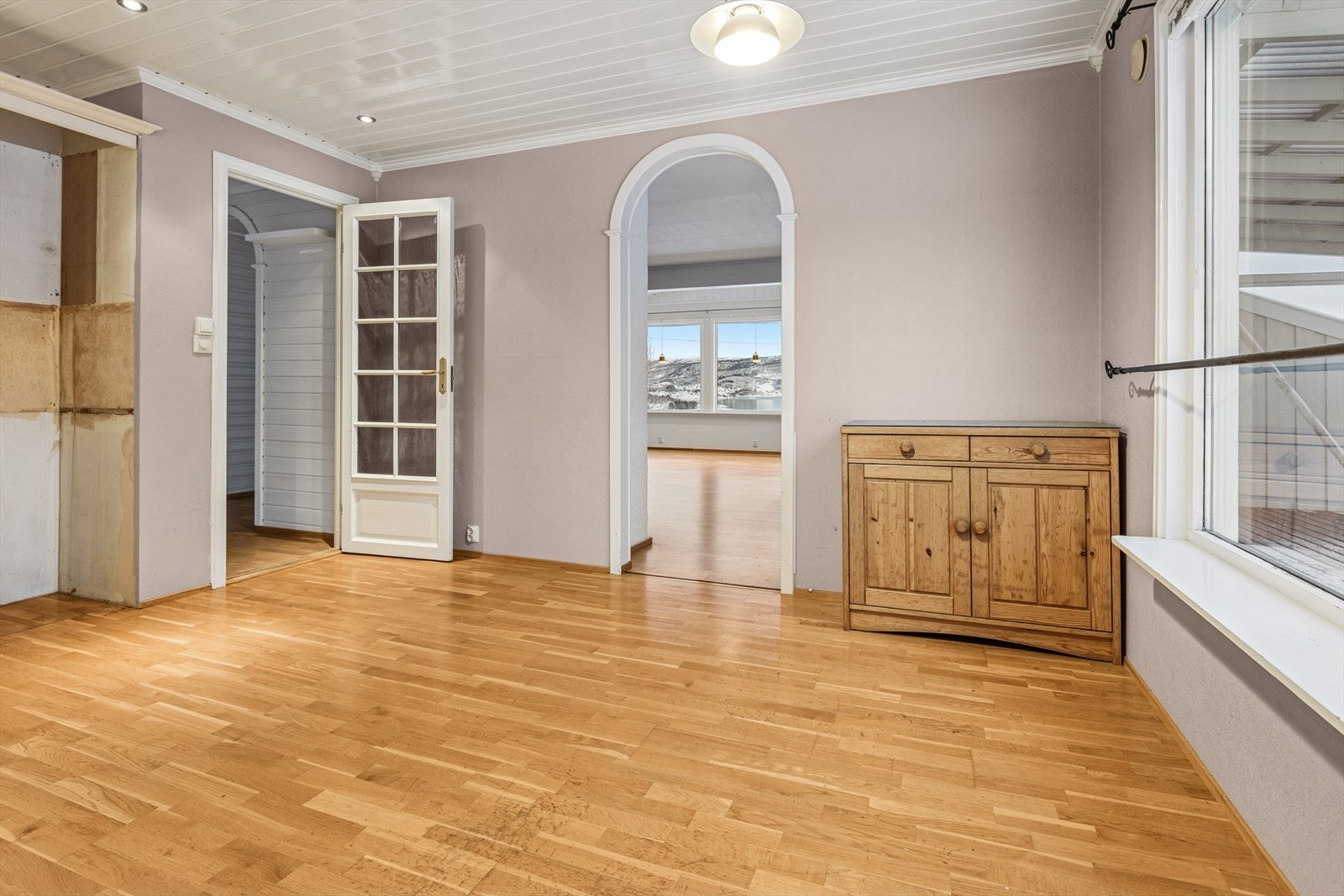 Boligen byr på fem praktiske boder for ekstra oppbevaringsmuligheter. Galleribilde