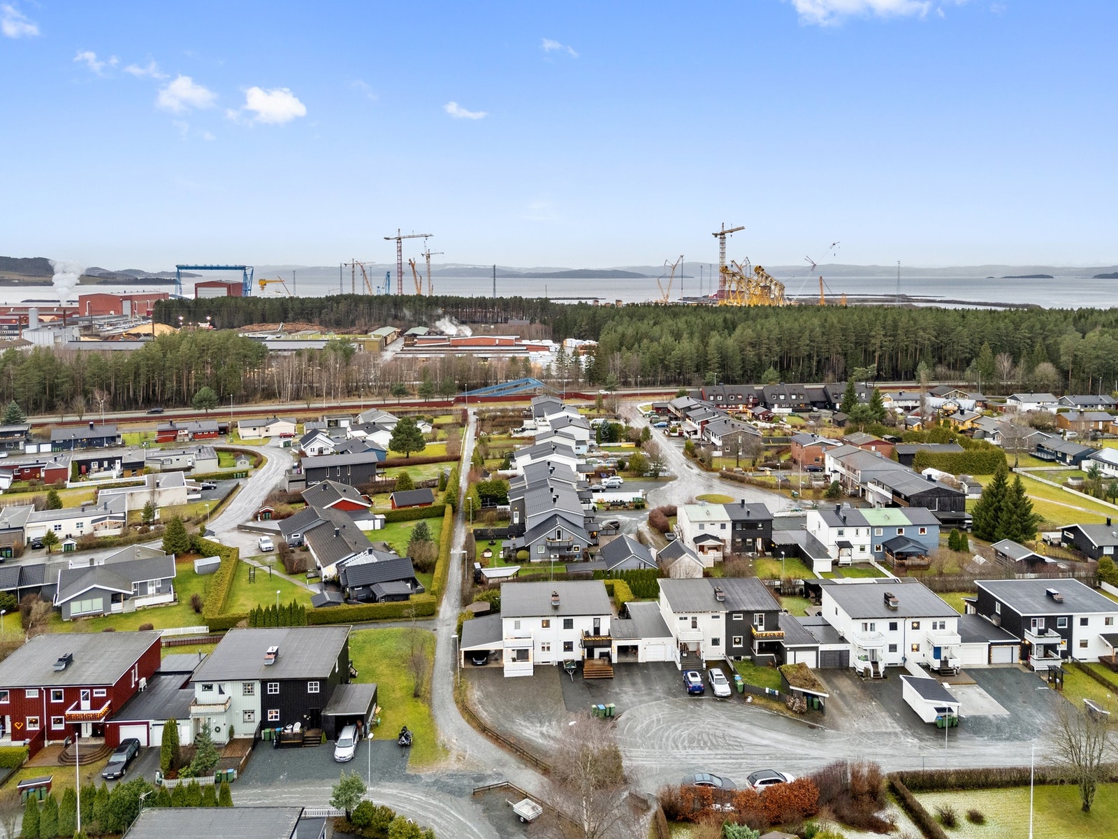 Endetomt og stor gårdsplass. Galleribilde