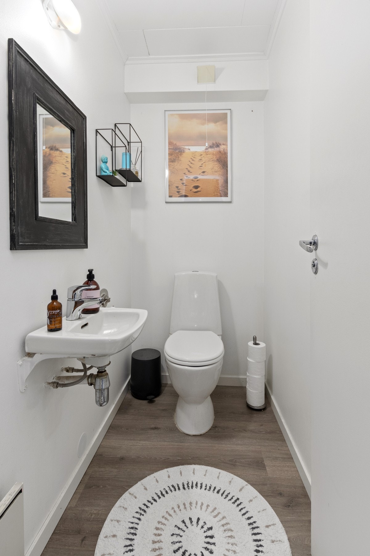 Toalett. Galleribilde