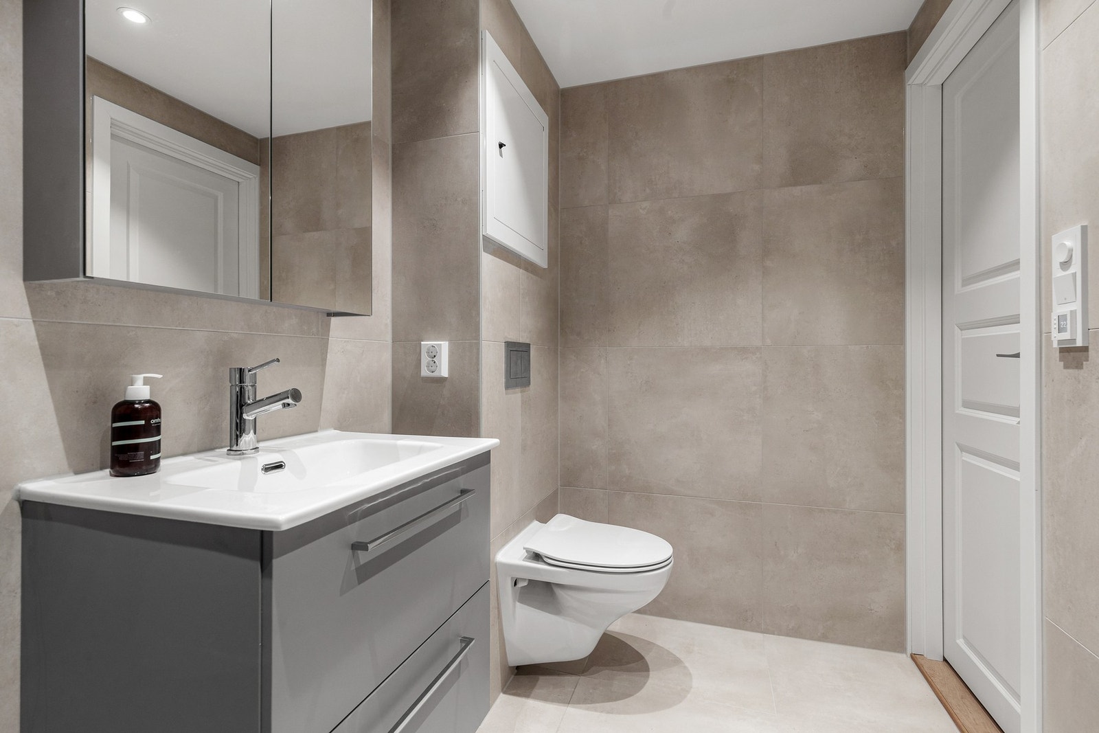 Det er også opplegg for vaskemaskin og ventilasjon via felles avtrekk og til luft under døren Galleribilde